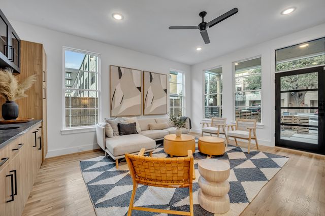 1512 Villars Street, Dallas, TX 75204