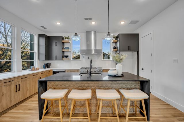 1512 Villars Street, Dallas, TX 75204