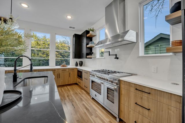 1512 Villars Street, Dallas, TX 75204