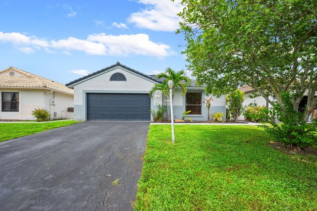 15121 S Waterford Drive, Davie, FL 33331