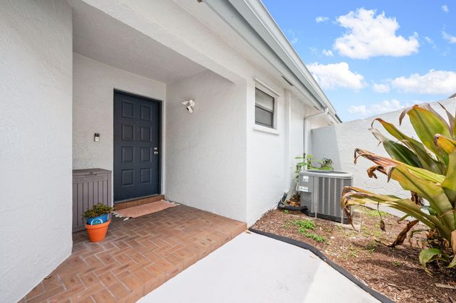 15121 S Waterford Drive, Davie, FL 33331