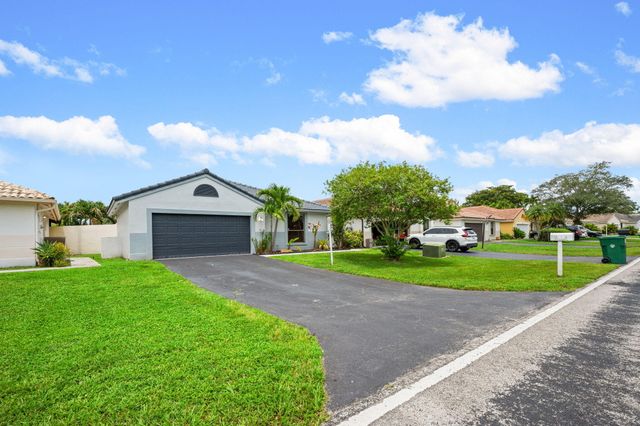 15121 S Waterford Drive, Davie, FL 33331