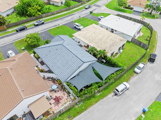 15121 S Waterford Drive, Davie, FL 33331