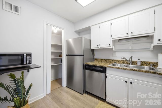 3720 Park Road J, Charlotte, NC 28209