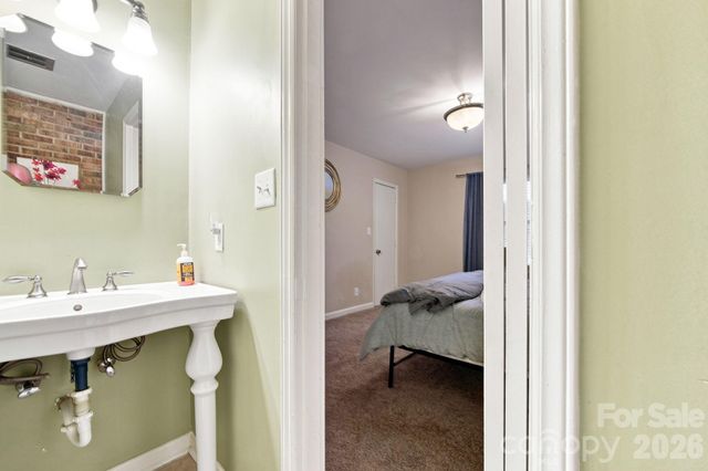 3720 Park Road J, Charlotte, NC 28209