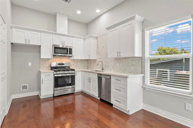 5004 Avenue L, Galveston, TX 77551