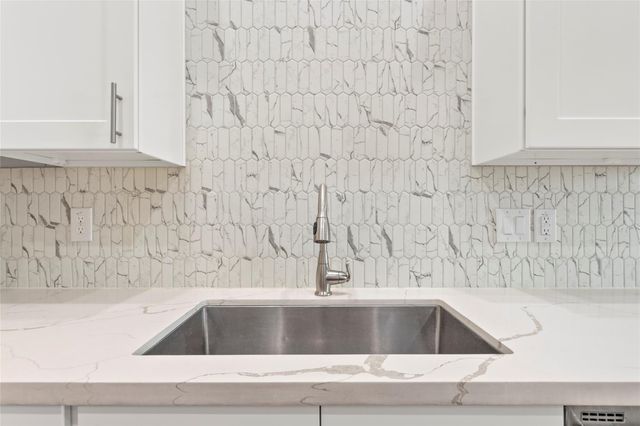 5004 Avenue L, Galveston, TX 77551