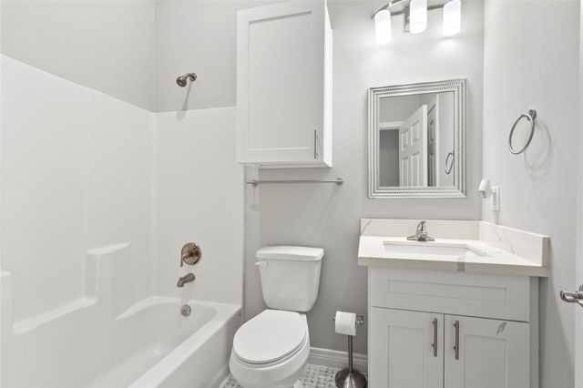 5004 Avenue L, Galveston, TX 77551