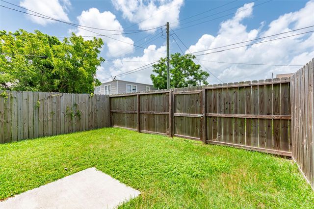 5004 Avenue L, Galveston, TX 77551