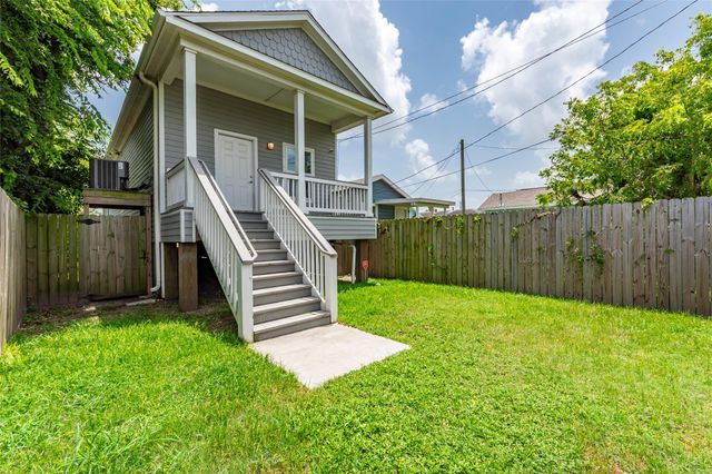 5004 Avenue L, Galveston, TX 77551