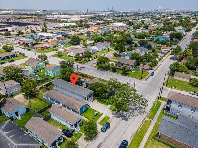 5004 Avenue L, Galveston, TX 77551