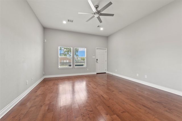 5004 Avenue L, Galveston, TX 77551