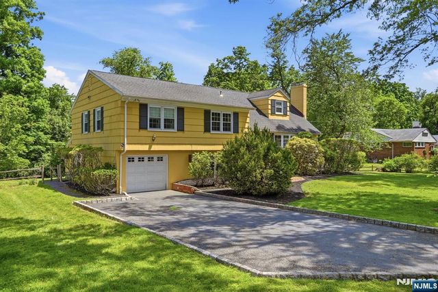 16 Pinecrest Drive, Woodcliff Lake, NJ 07677