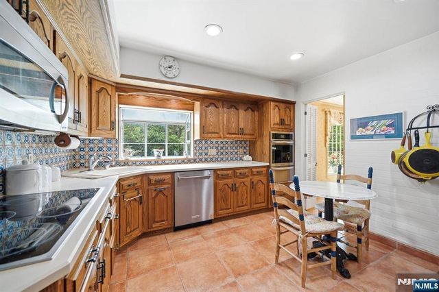 16 Pinecrest Drive, Woodcliff Lake, NJ 07677