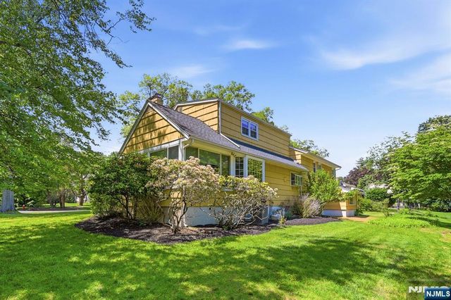 16 Pinecrest Drive, Woodcliff Lake, NJ 07677
