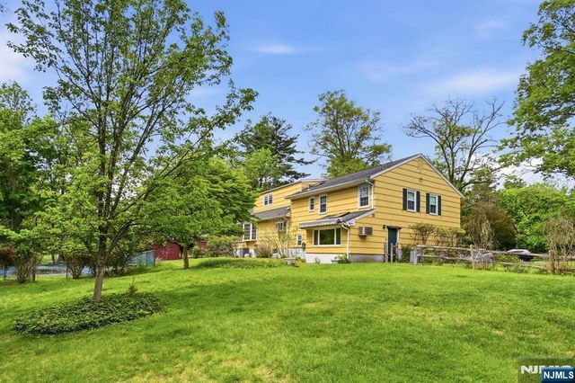 16 Pinecrest Drive, Woodcliff Lake, NJ 07677
