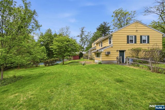 16 Pinecrest Drive, Woodcliff Lake, NJ 07677