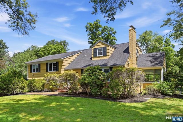 16 Pinecrest Drive, Woodcliff Lake, NJ 07677