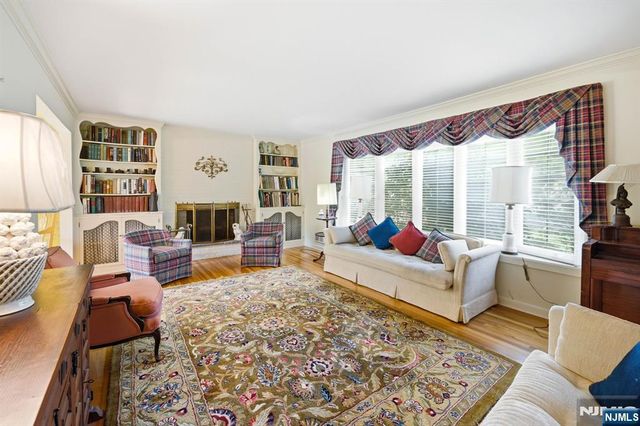 16 Pinecrest Drive, Woodcliff Lake, NJ 07677