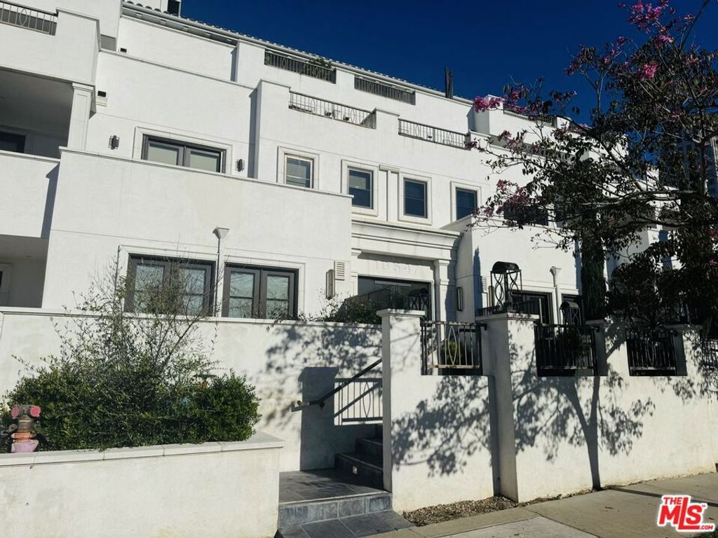 10647 Ashton Avenue 203, Los Angeles, CA 90024