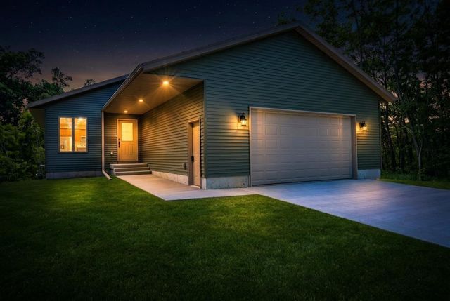519 Oak Grove Drive, Necedah, WI 54646