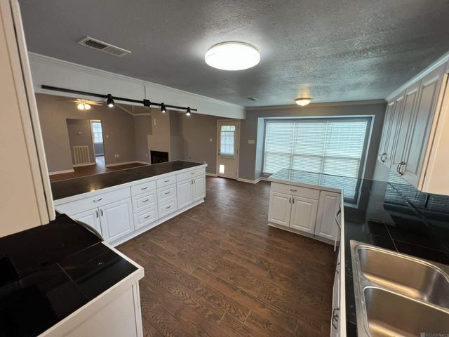 7516 Vice President Dr, Baton Rouge, LA 70817