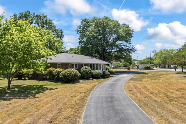 514 & 518 E Fairplay Boulevard, Fair Play, SC 29643