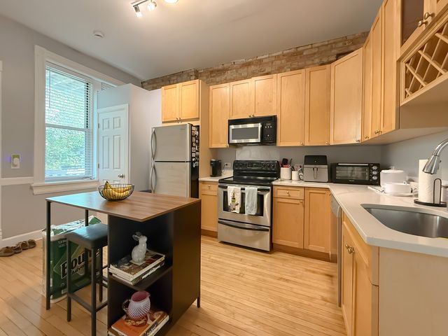 1539 N Wells Street 3, Chicago, IL 60610