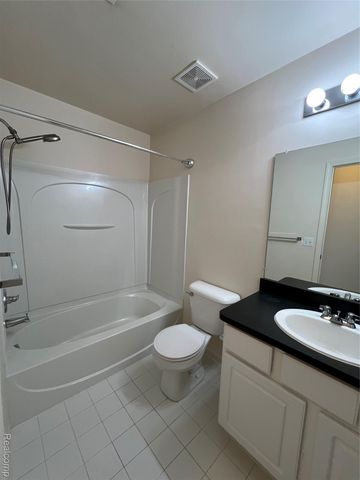 316 N WIXOM Road 33, Wixom, MI 48393