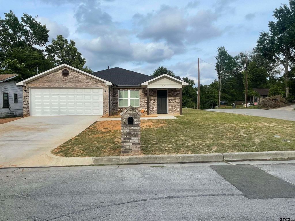 926 S Academy Ave, Tyler, TX 75701