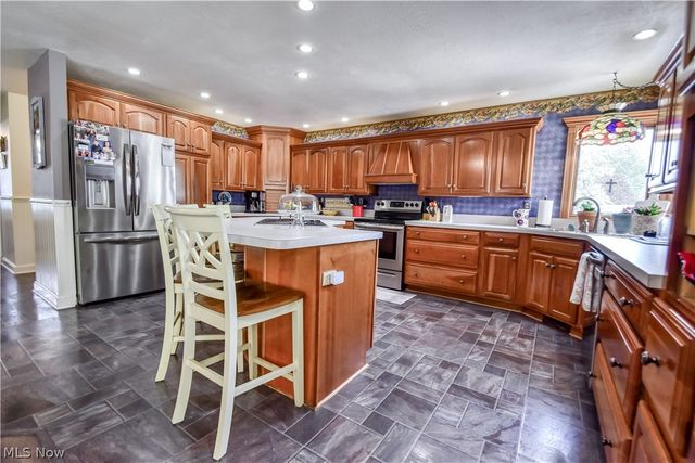 439 E 305th Street, Willowick, OH 44095