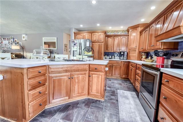 439 E 305th Street, Willowick, OH 44095