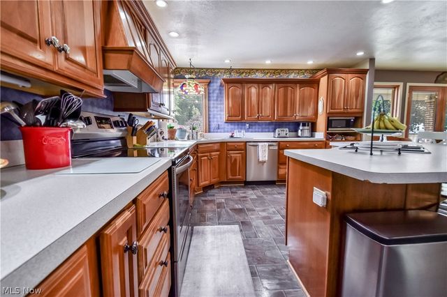 439 E 305th Street, Willowick, OH 44095