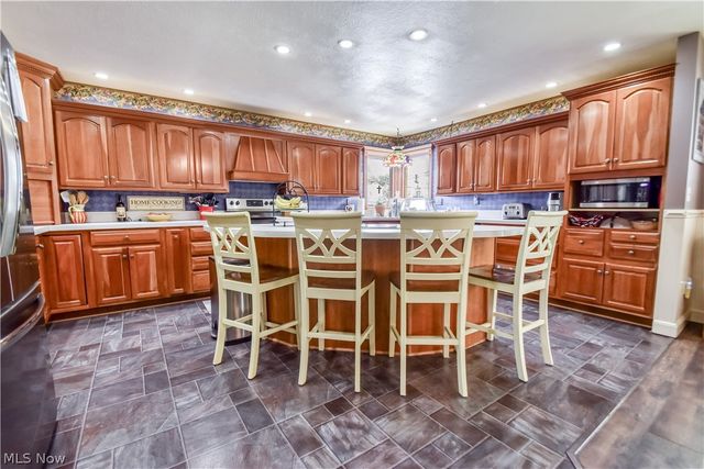 439 E 305th Street, Willowick, OH 44095