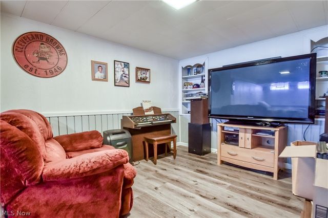 439 E 305th Street, Willowick, OH 44095