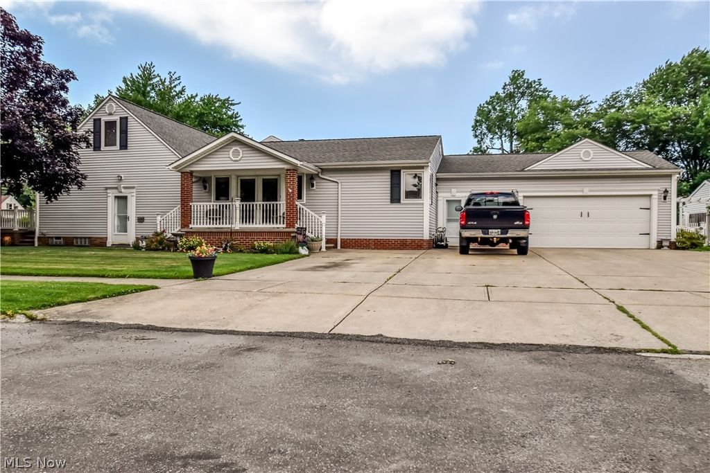 439 E 305th Street, Willowick, OH 44095