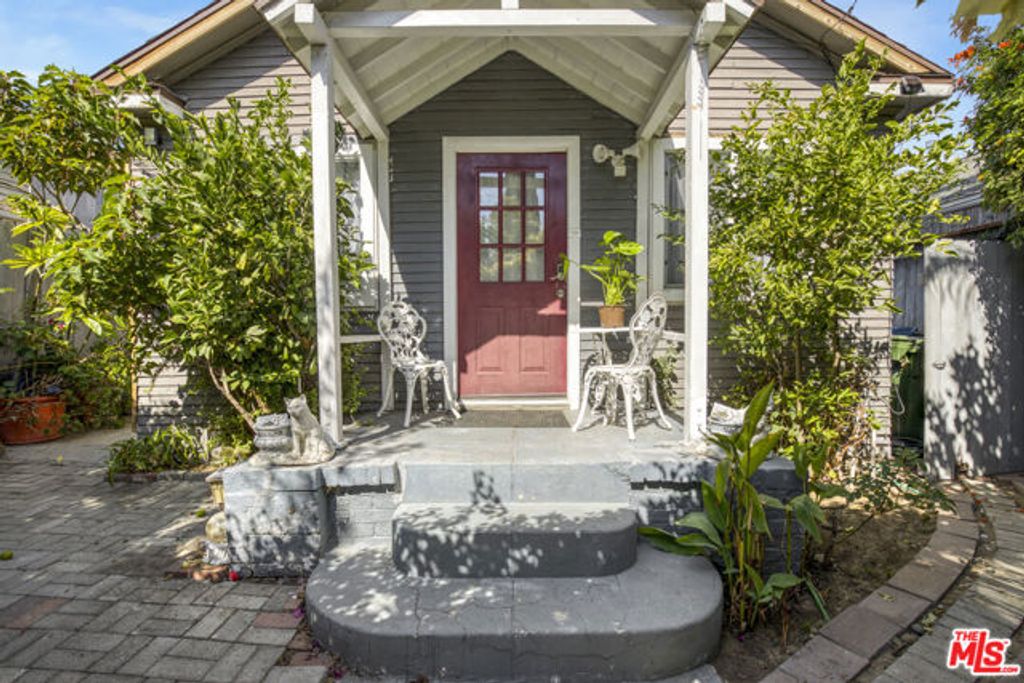 6431 Dix Street, Los Angeles, CA 90068