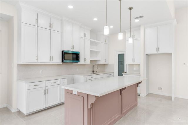 1904 Diplomat Drive, Edinburg, TX 78542