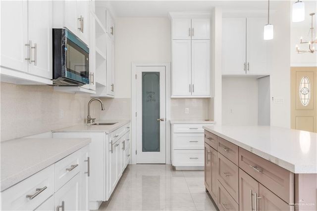 1904 Diplomat Drive, Edinburg, TX 78542