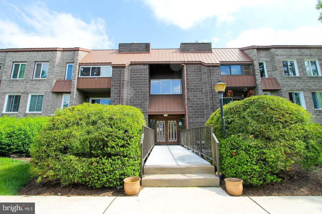 114 LEEDOM #114, NEWTOWN, PA 18940 — exterior