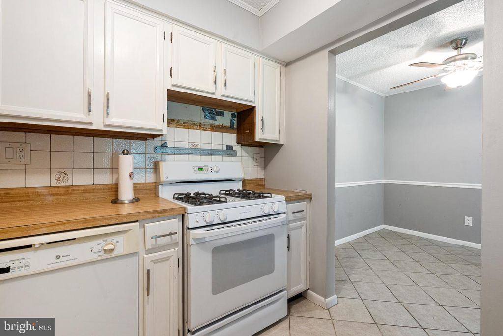 114 LEEDOM #114, NEWTOWN, PA 18940 — photo 2