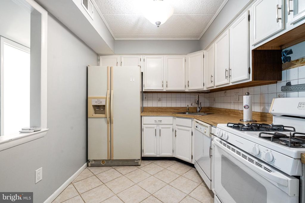 114 LEEDOM #114, NEWTOWN, PA 18940 — photo 3