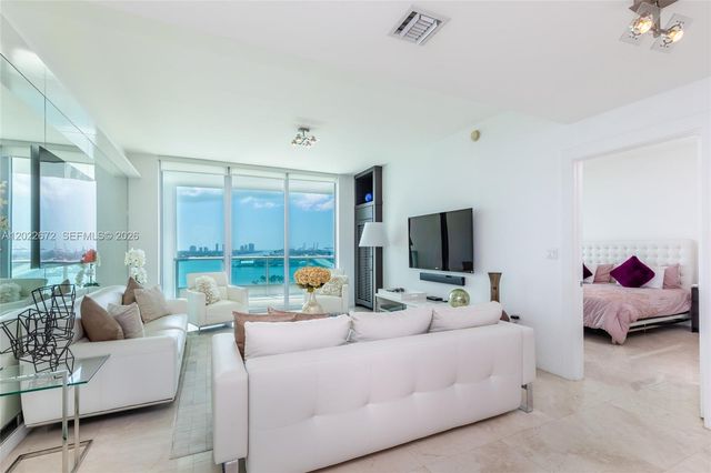 900 Biscayne Blvd 2002, Miami, FL 33132