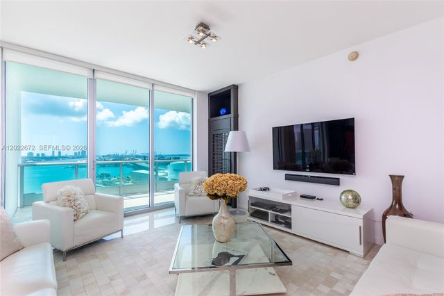 900 Biscayne Blvd 2002, Miami, FL 33132