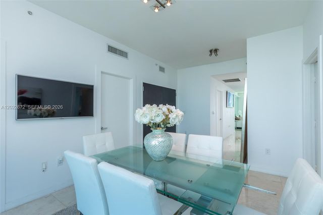 900 Biscayne Blvd 2002, Miami, FL 33132
