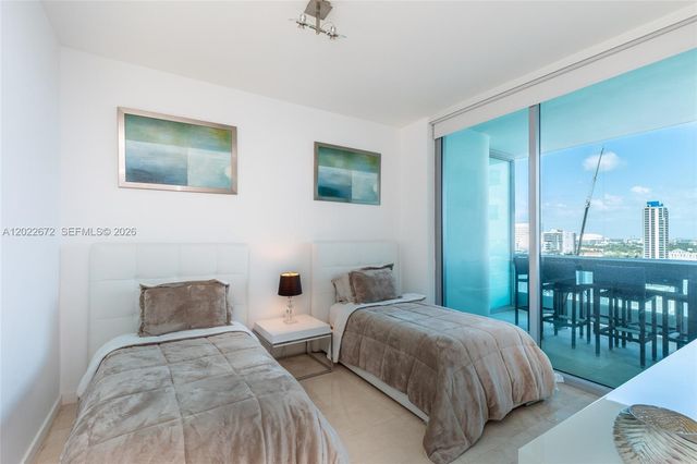 900 Biscayne Blvd 2002, Miami, FL 33132