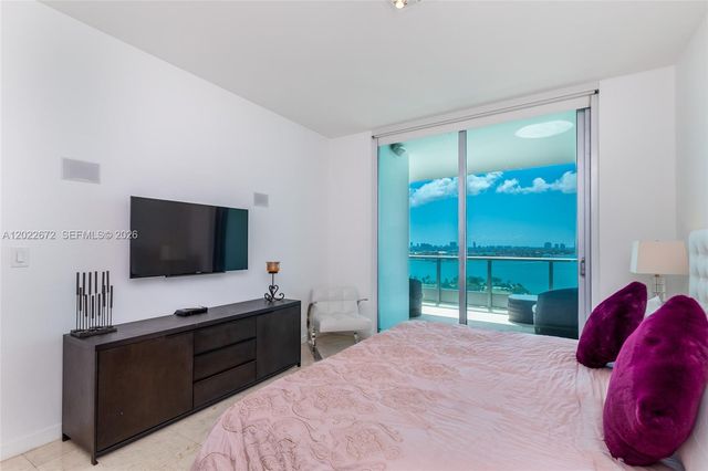 900 Biscayne Blvd 2002, Miami, FL 33132