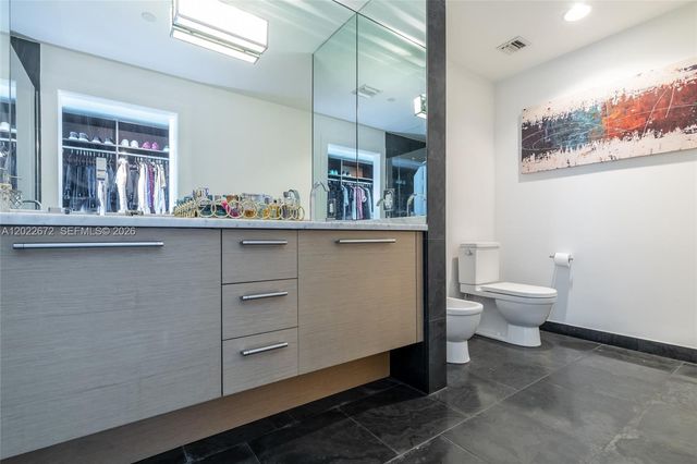 900 Biscayne Blvd 2002, Miami, FL 33132