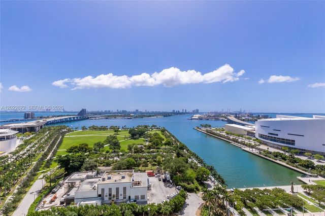 900 Biscayne Blvd 2002, Miami, FL 33132