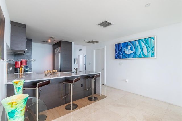 900 Biscayne Blvd 2002, Miami, FL 33132